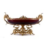 Grande coupe ovale d'époque Napoléon III en verre teinté rouge à monture en bronze ciselé et doré-