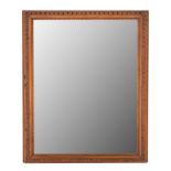 Miroir de style Néoclassique- fin XIXe s.- en bois naturel- à cadre rectangulaire sculpté de