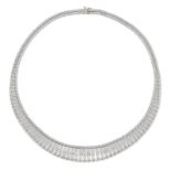 Bucherer- collier souple en or gris 750 serti de 9 diamants taille brillant- signé- long. 42 cm-