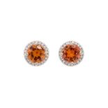 Paire de clous d'oreilles en or gris 750 sertie de saphirs oranges taille brillant (total env. 1.8