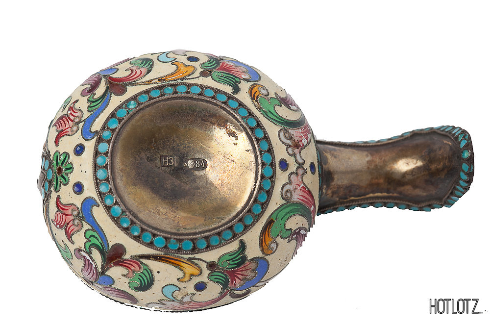 A SMALL RUSSIAN SILVER AND CLOISONNE ENAMEL KOVSH - Image 4 of 4