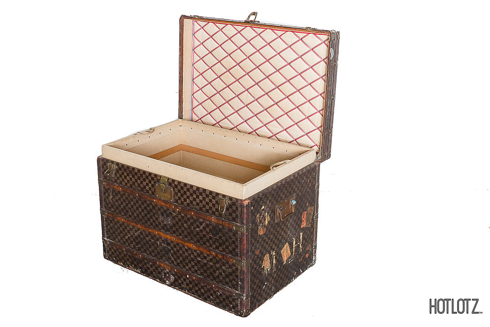 LOUIS VUITTON - A 19TH CENTURY STEAMER DAMIER CANVAS TRUNK