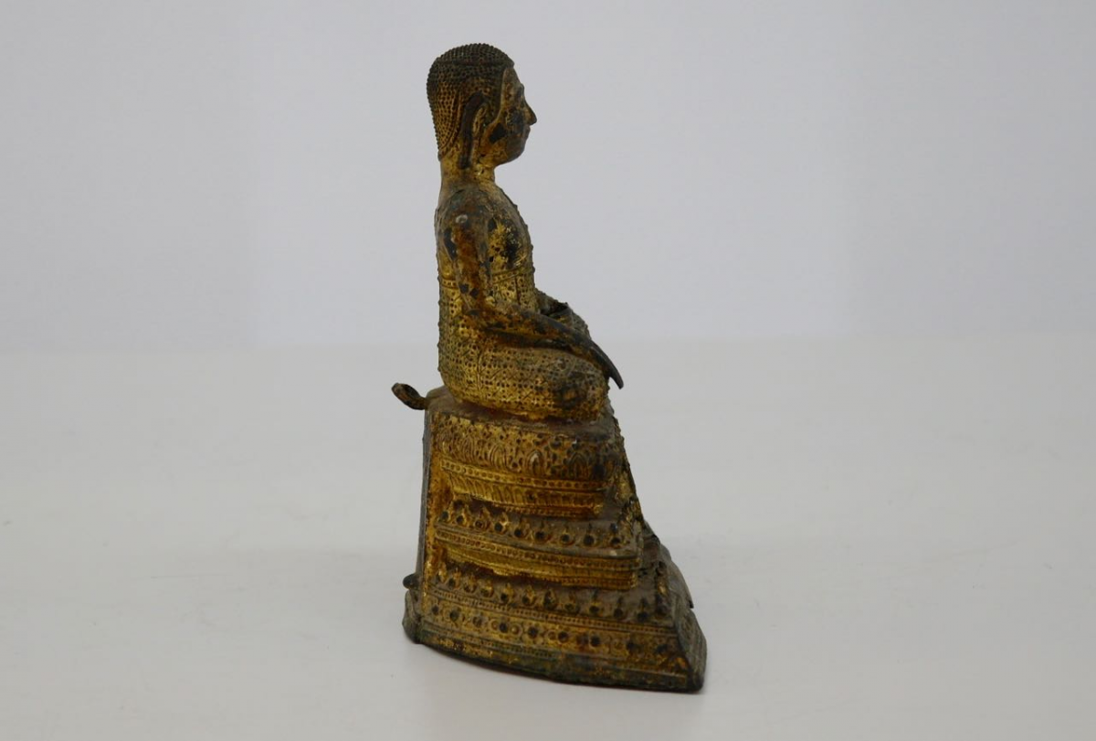 A SOUTH EAST ASIAN GILT BRONZE BUDDHA - Image 4 of 6