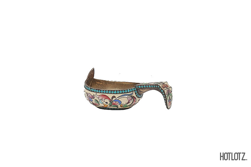 A SMALL RUSSIAN SILVER AND CLOISONNE ENAMEL KOVSH - Image 2 of 4