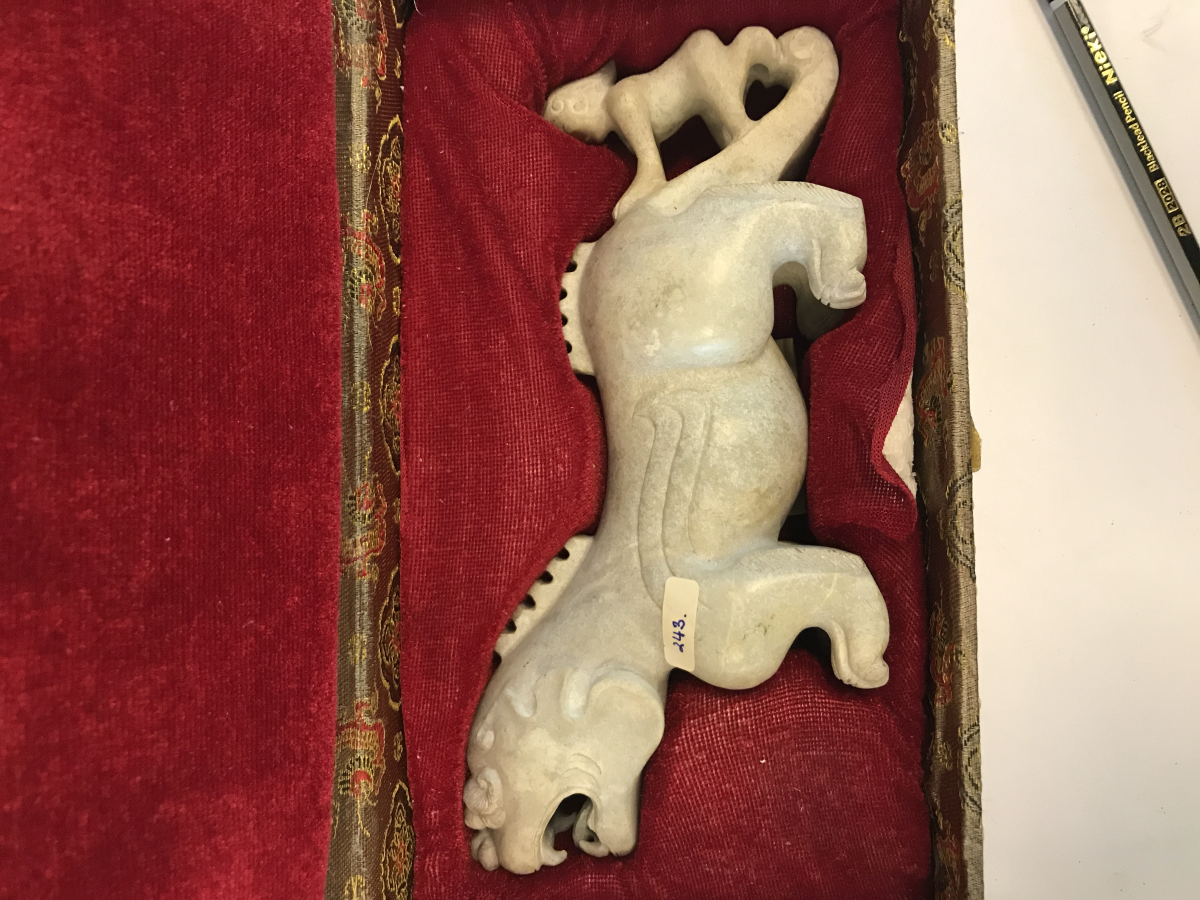 A CHINESE CARVED MYTHICAL BEAST - Image 6 of 6
