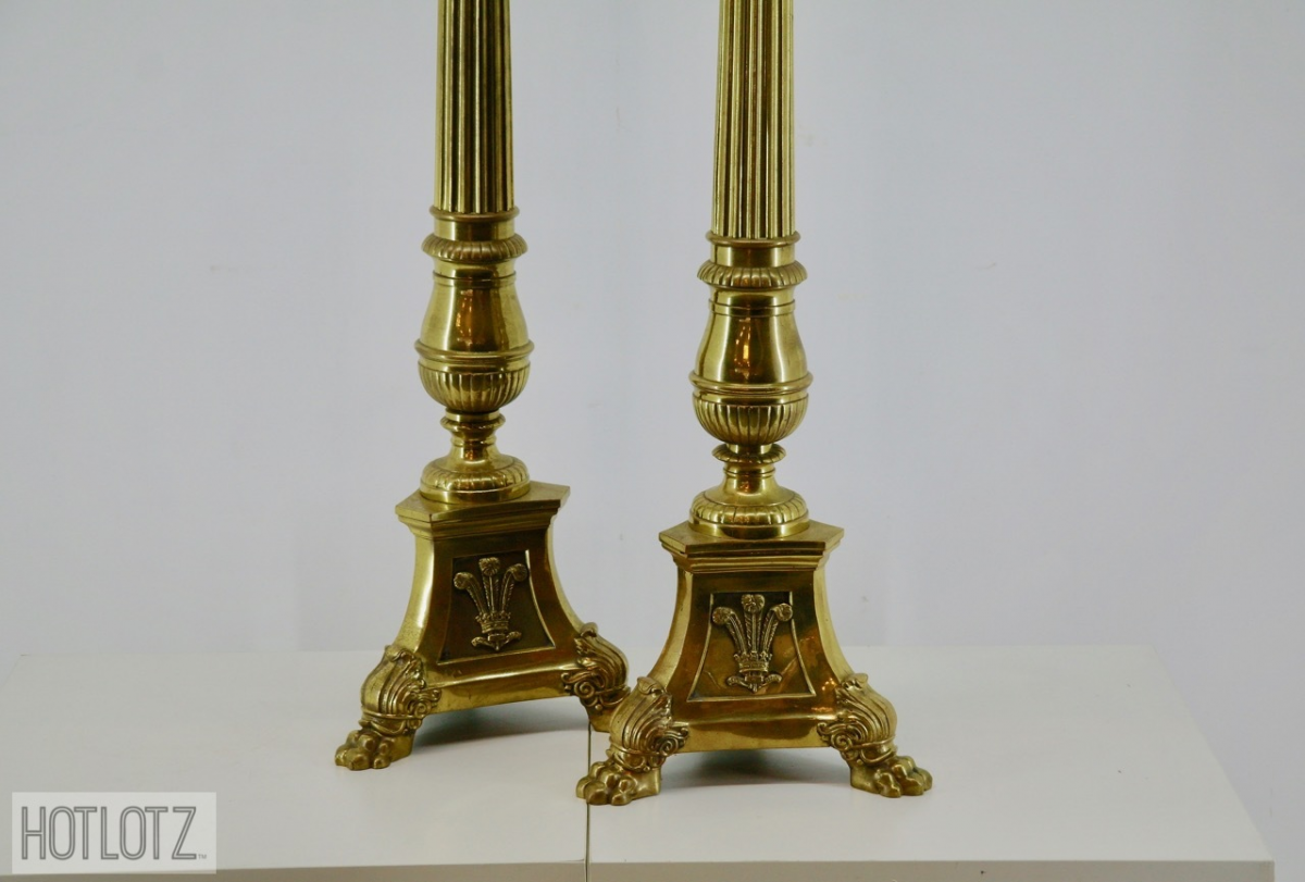 A PAIR OF VERY LARGE REGENCY STYLE GILT BRASS LAMPS - Image 4 of 9