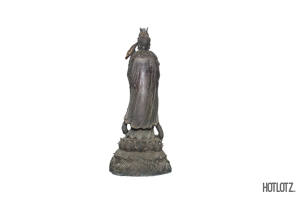 A LARGE CHINESE BRONZE STATUE OF GUANYIN - Image 2 of 10