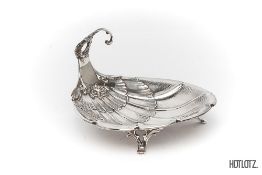 A GERMAN SILVER SCALLOP SHELL DISH