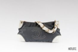 CHANEL - A CHARCOAL GREY CANVAS AND WHITE LEATHER SHOULDER BAG