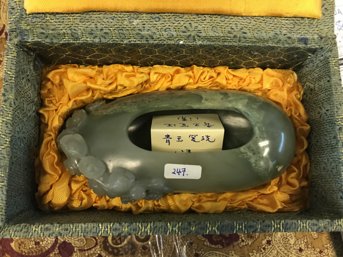 A CHINESE JADE OVAL BRUSHWASHER - Image 6 of 6