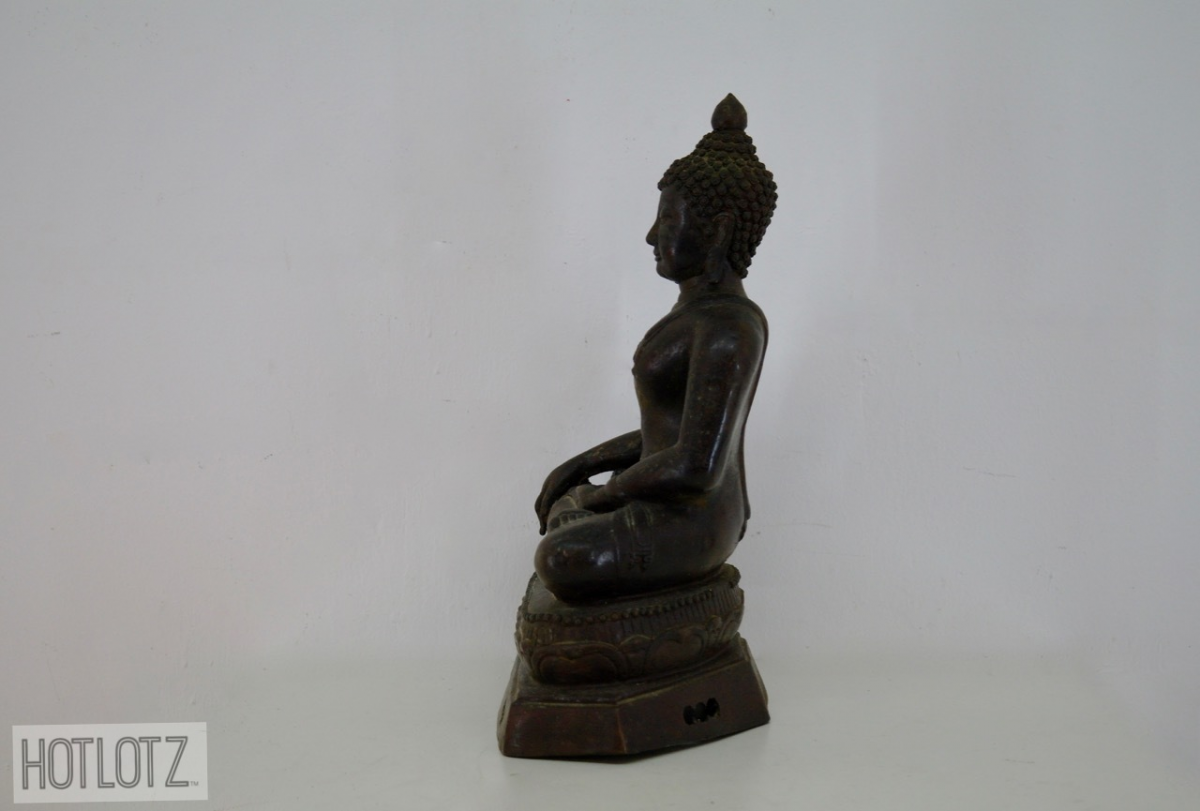 A BRONZE MODEL OF SITTING BUDDHA - Image 6 of 8