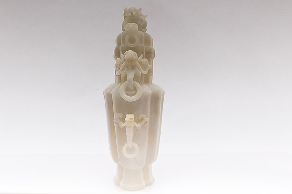 A CHINESE JADE VASE AND COVER - Image 7 of 8