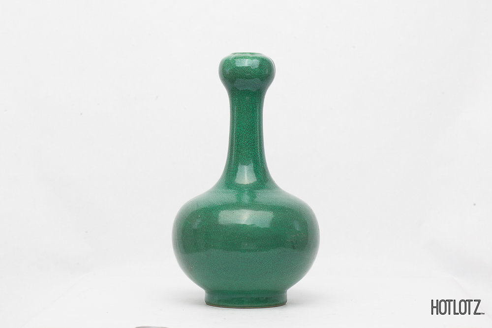 A CHINESE GREEN GLAZED GARLIC NECK BOTTLE VASE