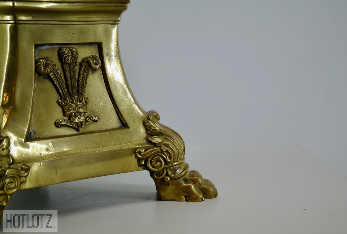 A PAIR OF VERY LARGE REGENCY STYLE GILT BRASS LAMPS - Image 7 of 9