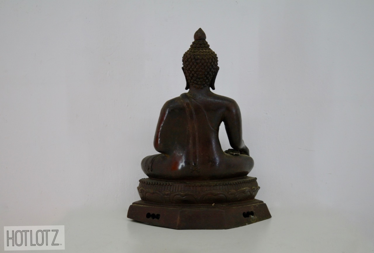 A BRONZE MODEL OF SITTING BUDDHA - Image 7 of 8