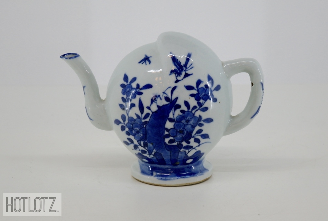 CHINESE BLUE AND WHITE PORCELAIN CADOGAN TEAPOT