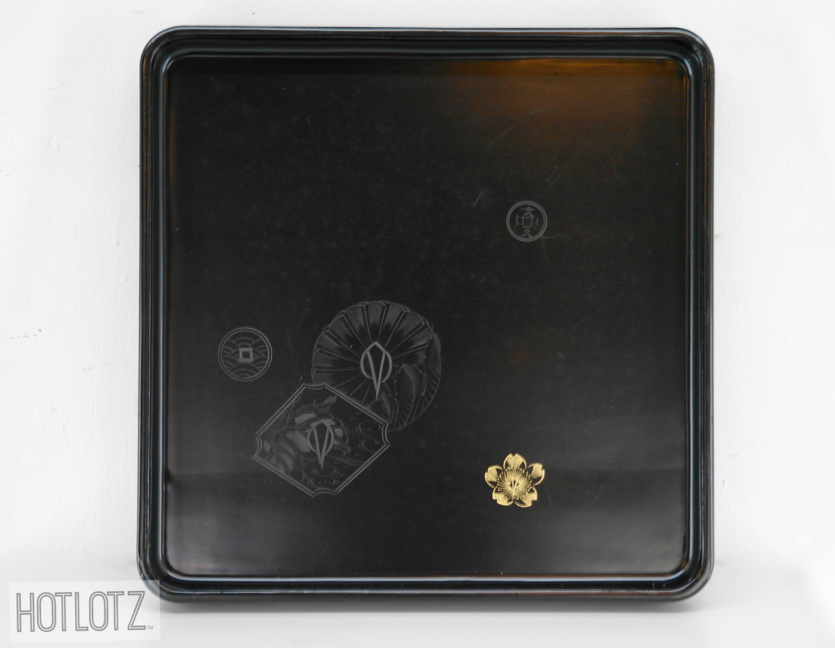 A SET OF TEN JAPANESE LACQUERED TRAYS IN WOODEN BOX - Image 4 of 8