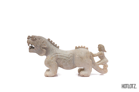 A CHINESE CARVED MYTHICAL BEAST - Image 2 of 6