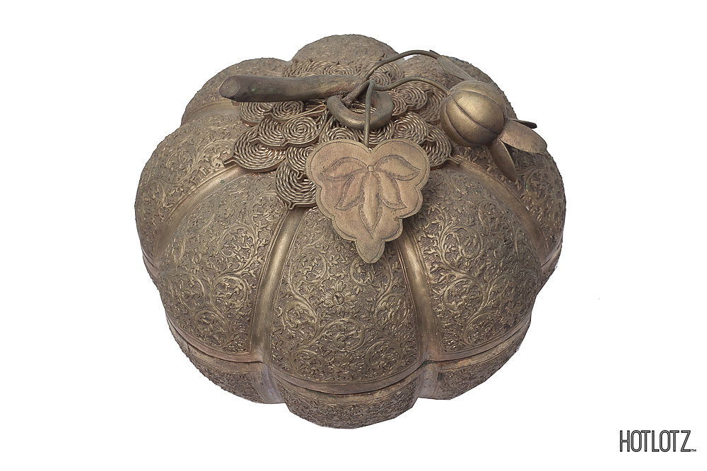 A LARGE WHITE METAL MELON FORM BOX AND COVER - Image 3 of 3