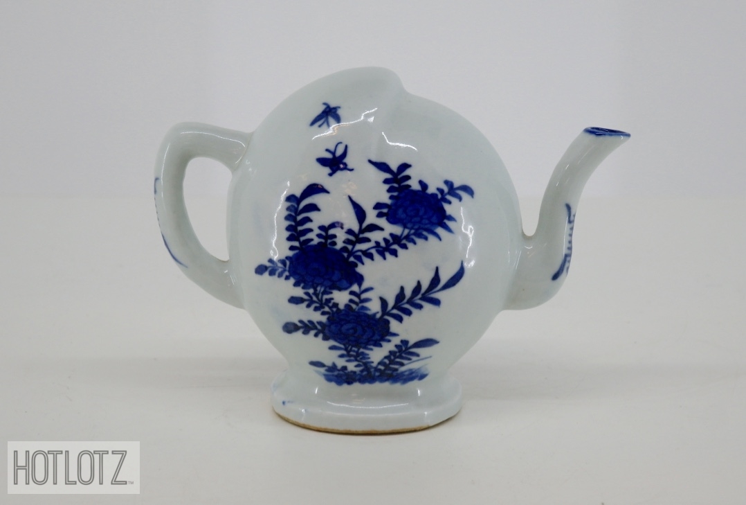 CHINESE BLUE AND WHITE PORCELAIN CADOGAN TEAPOT - Image 2 of 5