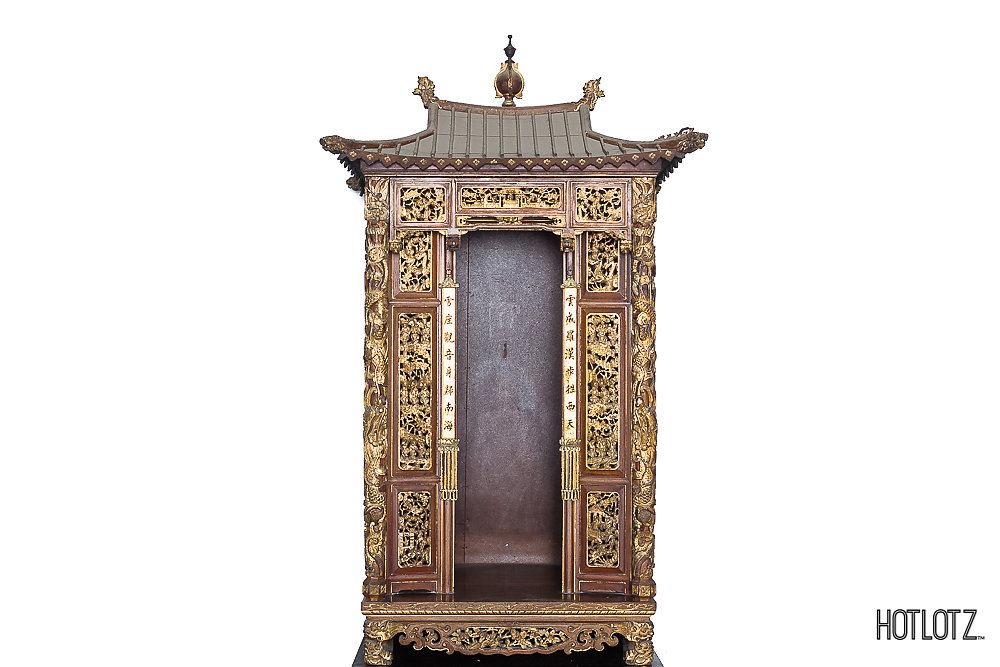 A LARGE CARVED CHINESE GILT WOOD SHRINE - Image 2 of 5