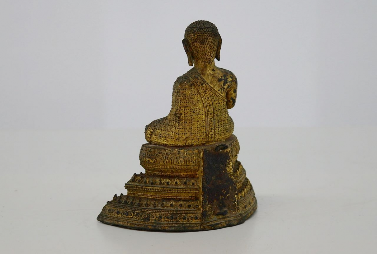 A SOUTH EAST ASIAN GILT BRONZE BUDDHA - Image 5 of 6