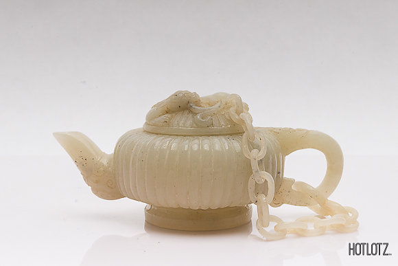 A CHINESE JADE TEAPOT AND COVER - Image 2 of 6