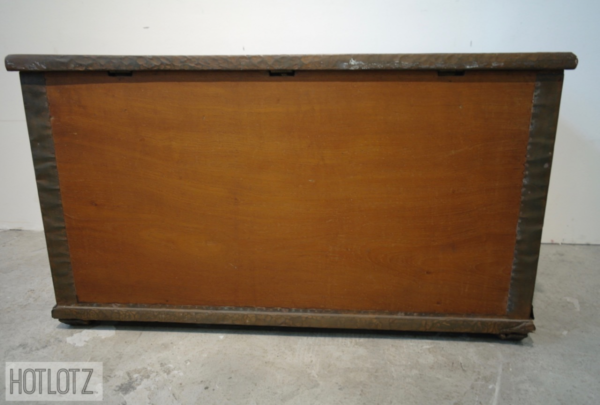 AN ANTIQUE COLONIAL TEAK TRUNK - Image 12 of 12