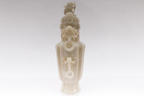 A CHINESE JADE VASE AND COVER - Image 6 of 8