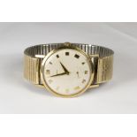 A gentleman's Avia wristwatch with circular dial, seconds dial, in a 9ct. gold case