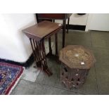 A nest of three mahogany occasional tables, on twin spindle supports, the largest - 14 1/2in. wide