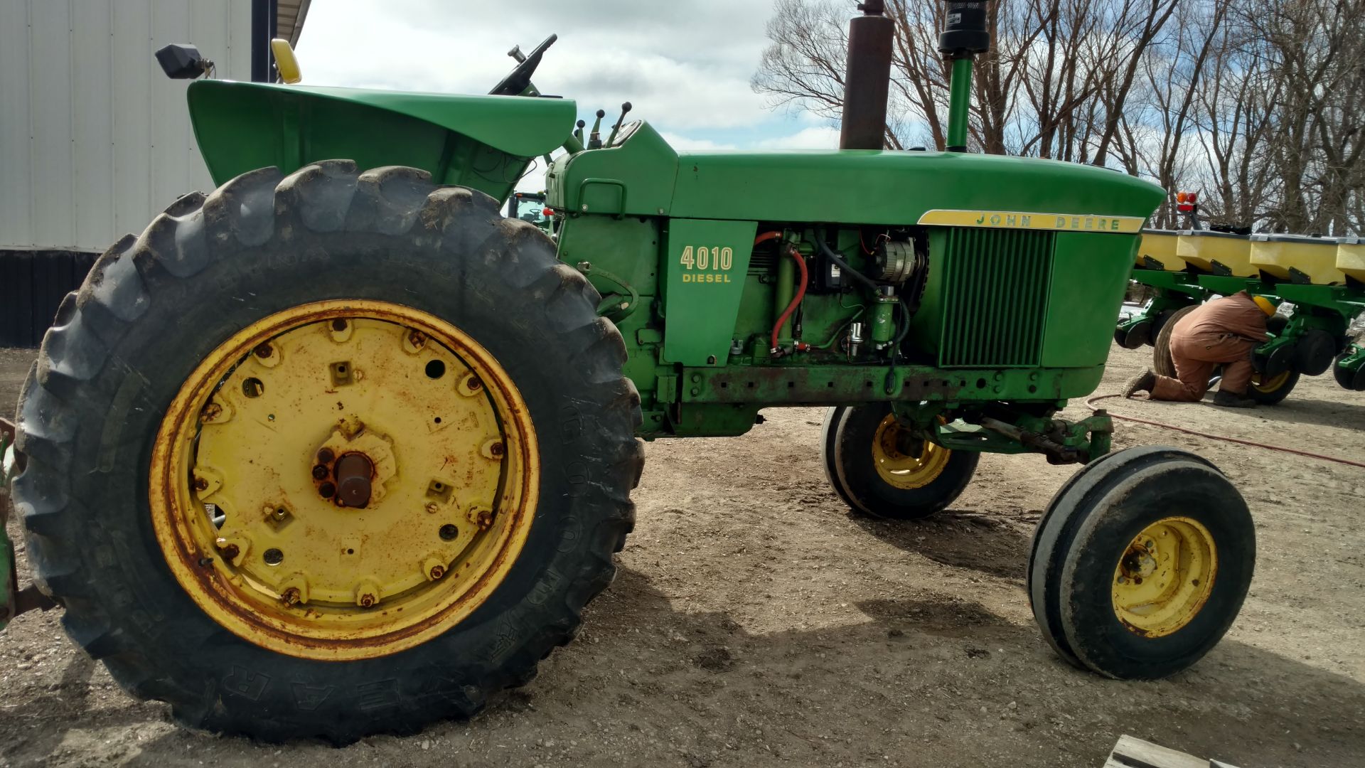 1963 JD 4010 diesel, dual hyd. outlets, 16.9/34 tires, wide front, 6300 hrs, serial # 40102T-50501; - Image 2 of 4