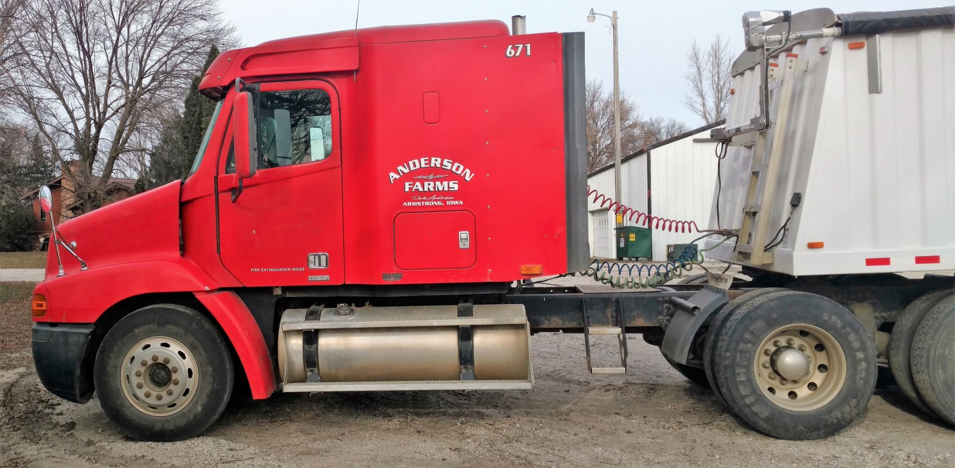 1998 Freightliner semi-tractor, C12 Cat engine, 10 sp. transmission with auto shift, Michelin tires,