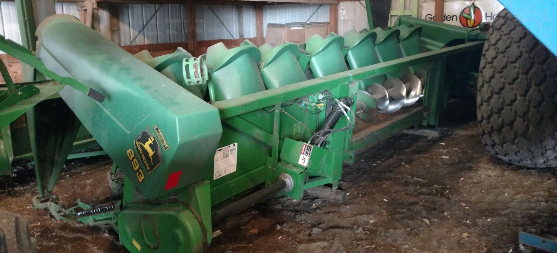 JD 893 plastic corn head, single point, PTO shafts, hyd. deck plates, new gathering chains, knife