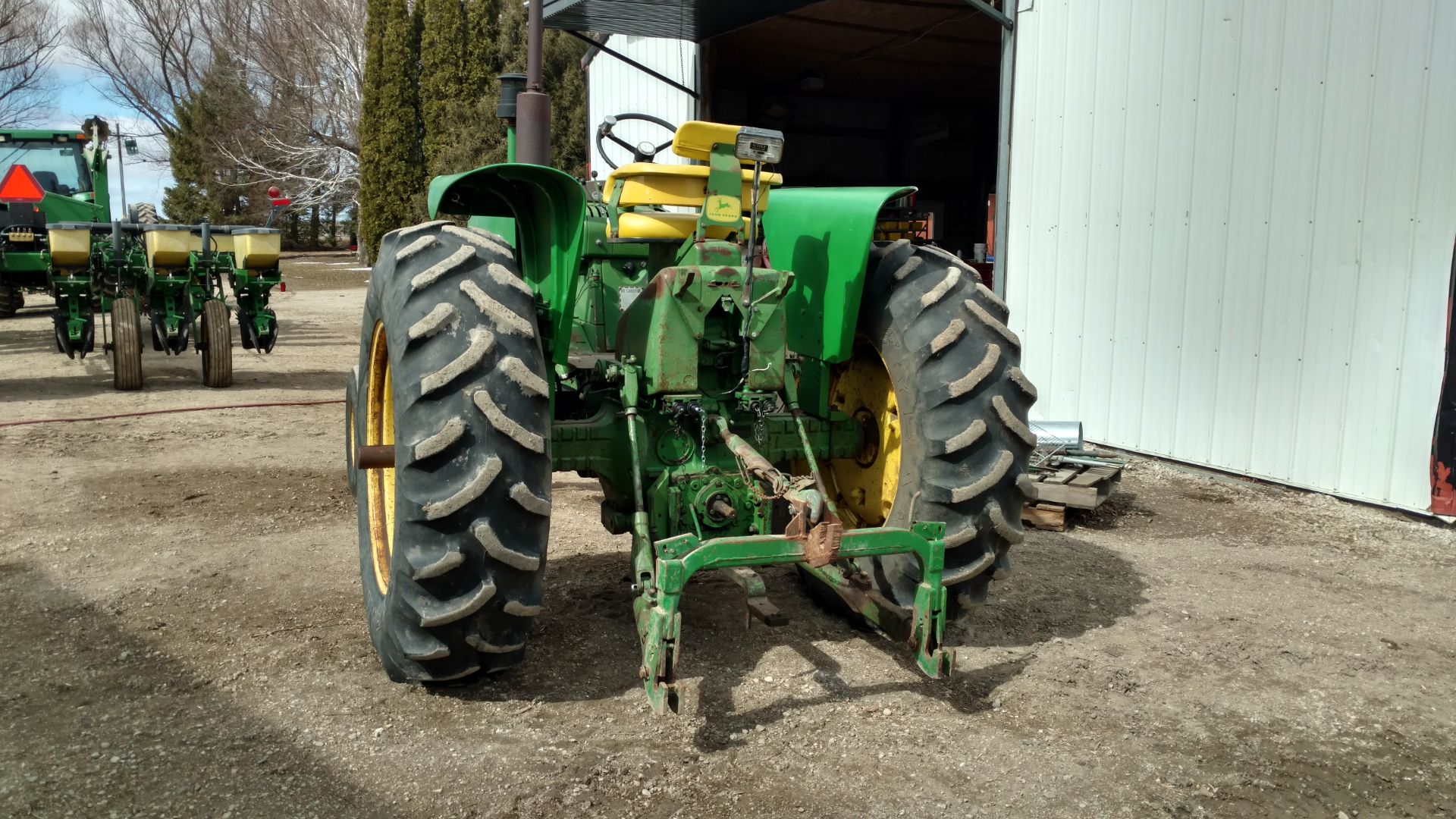 1963 JD 4010 diesel, dual hyd. outlets, 16.9/34 tires, wide front, 6300 hrs, serial # 40102T-50501; - Image 4 of 4