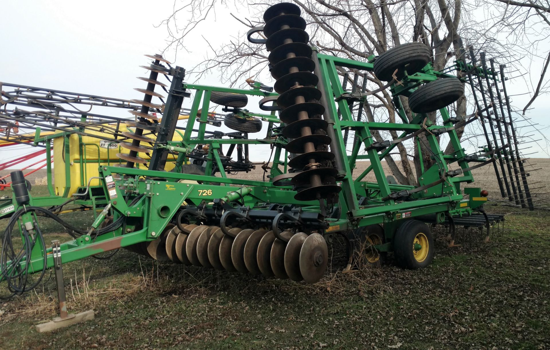 JD 726 mulch finisher, 30 feet, hyd. adj. front disc gang, 5 bar adjustable mulcher, new disc blades