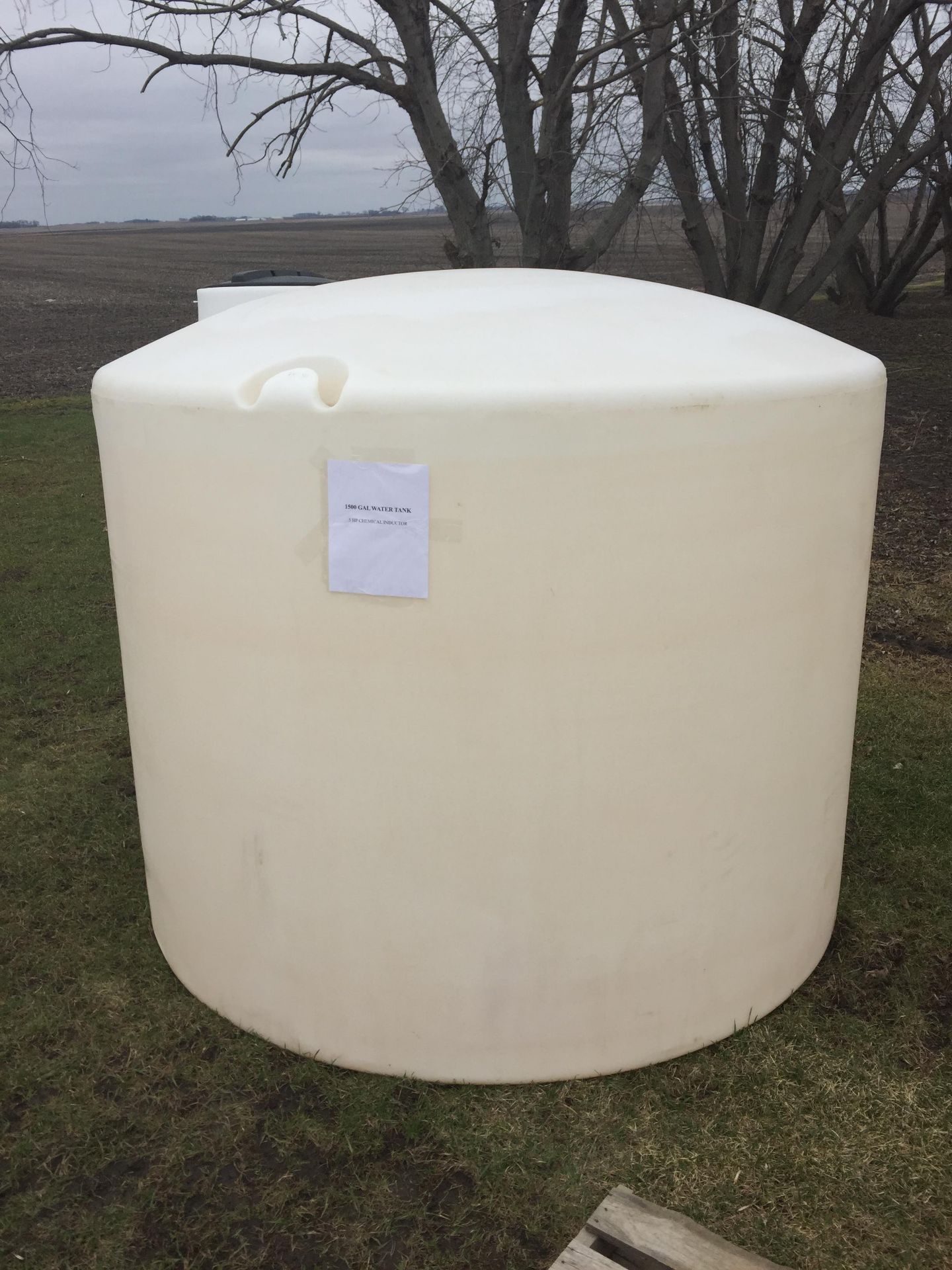 1500 gal water tank, 5 hp chemical inductor