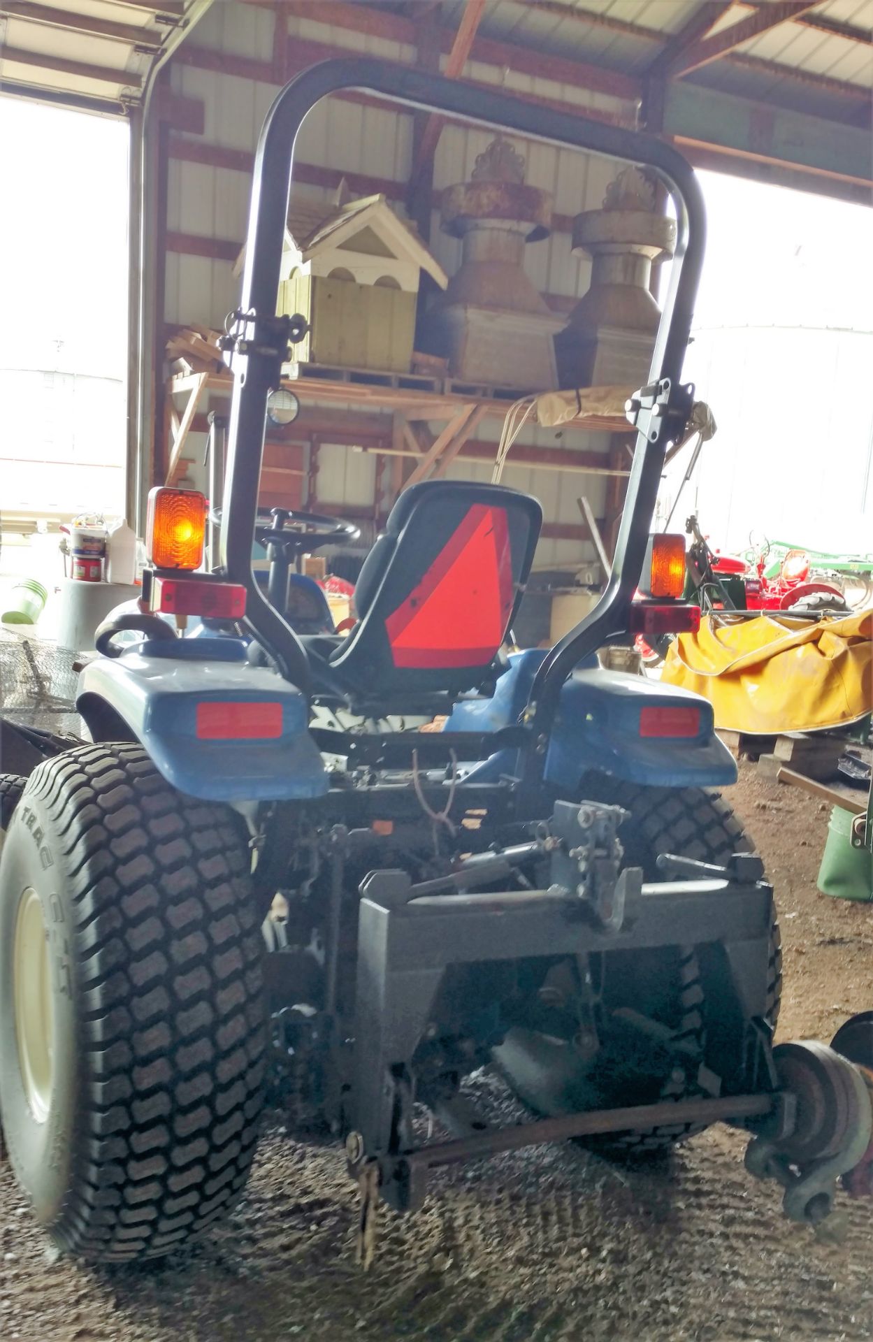 New Holland 2005 TC29D Front Wheel Assist Tractor, with 639 hours, 72" Mower Deck, 3 pt., turf - Image 2 of 3