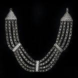 Collier berbère en argent à décor de fleurs stylisées sur quatre rangs, Maroc - [...]