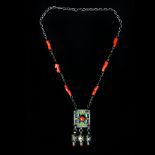 Collier kabyle berbère en argent émaillé jaune, vert et bleu avec incrustations de [...]