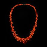 Collier d’Afrique du nord composé de racines de corail rouge - Longueur : 60 cm. -