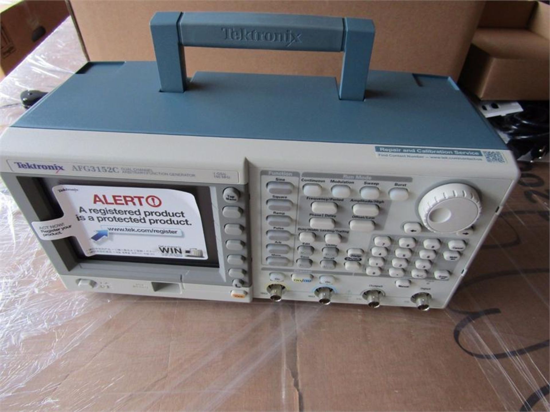 NEW Tektronix AFG3152C Function Generator 150MHz - Bild 2 aus 4