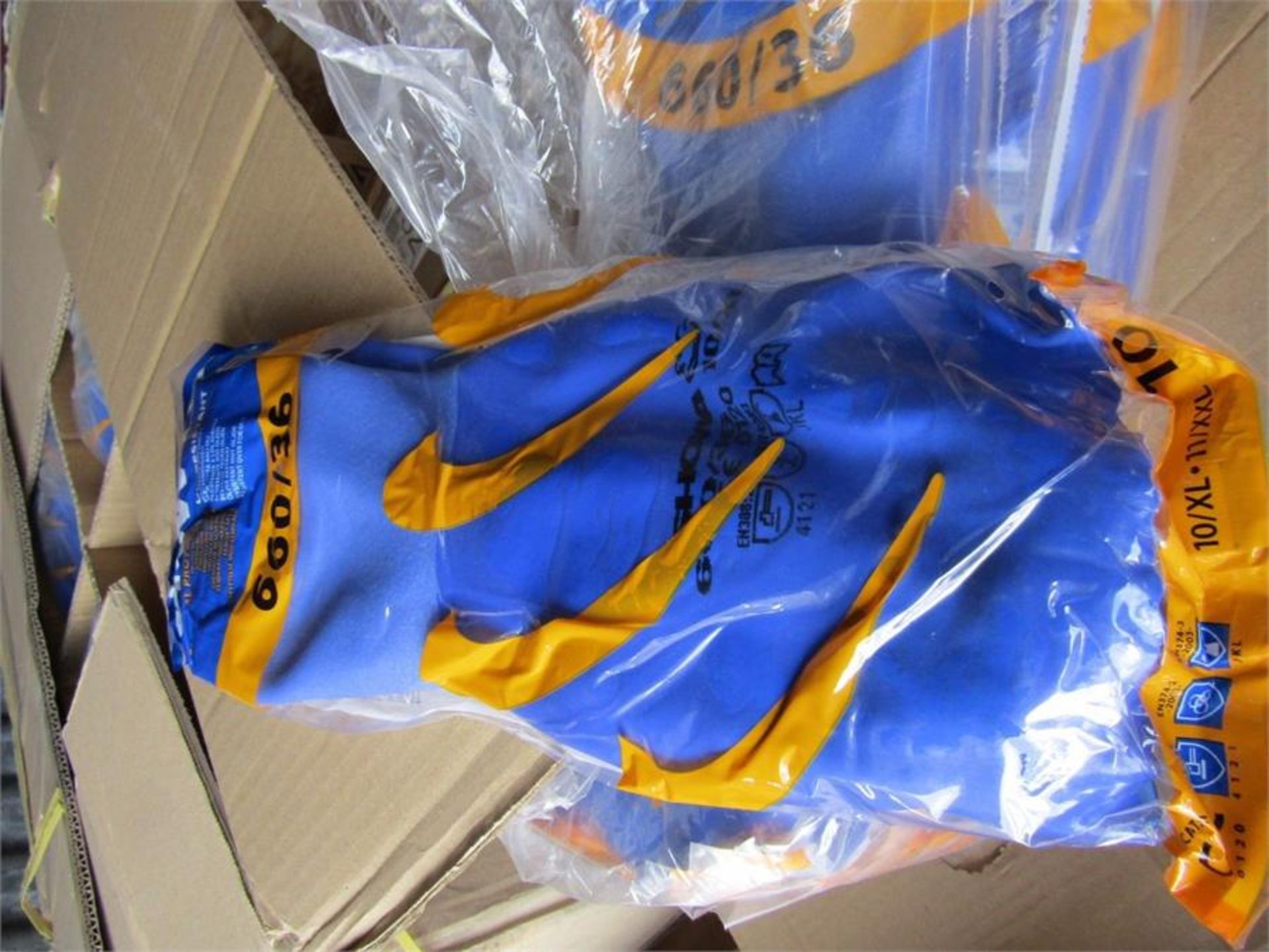 120 Pairs Showa 660 Chemical Resistant PVC Gloves - Image 2 of 3
