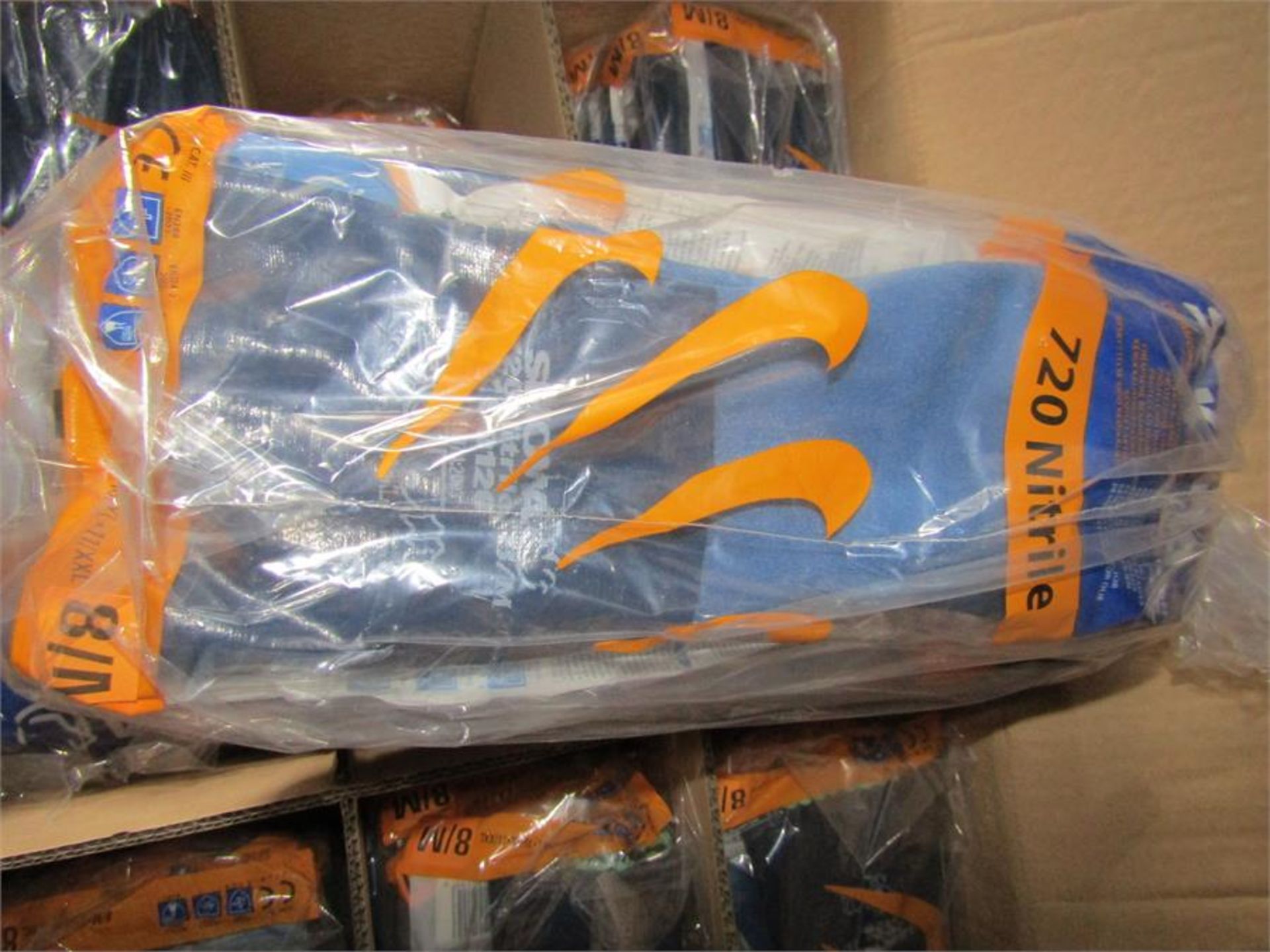 840 PAIRS OF SHOWA 720 NITRILE GAUNTLETS SIZE 8/M - Oil Resistant - 139587