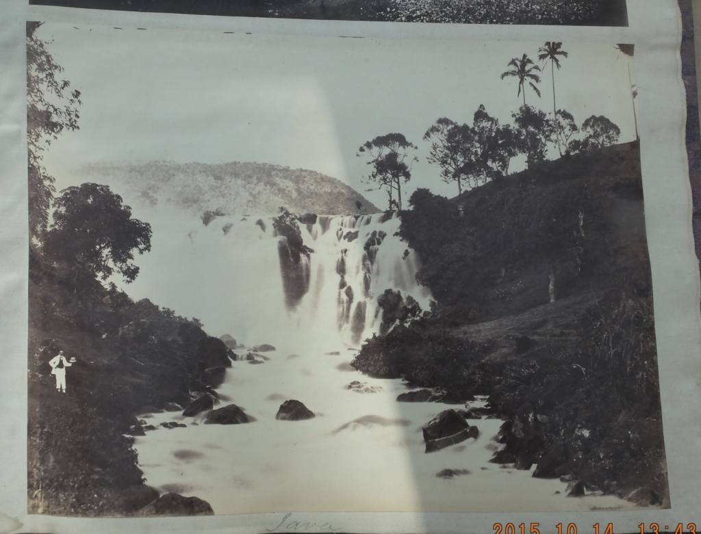 Victorian Album of 100 Albumen Prints of mainly Hong Kong and Java signed by Floyd-Dutton-Miller. - Bild 41 aus 98