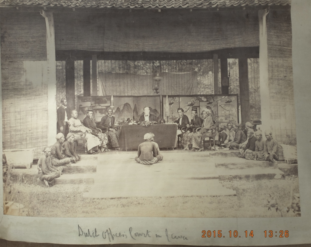 Victorian Album of 100 Albumen Prints of mainly Hong Kong and Java signed by Floyd-Dutton-Miller. - Bild 14 aus 98