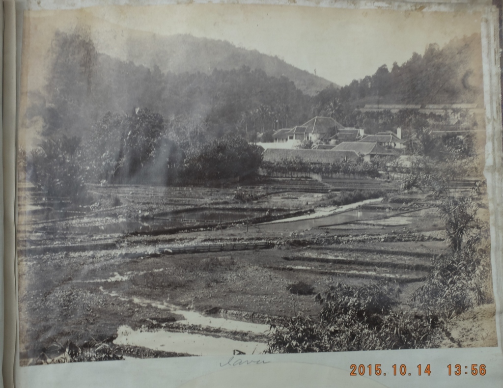 Victorian Album of 100 Albumen Prints of mainly Hong Kong and Java signed by Floyd-Dutton-Miller. - Bild 83 aus 98