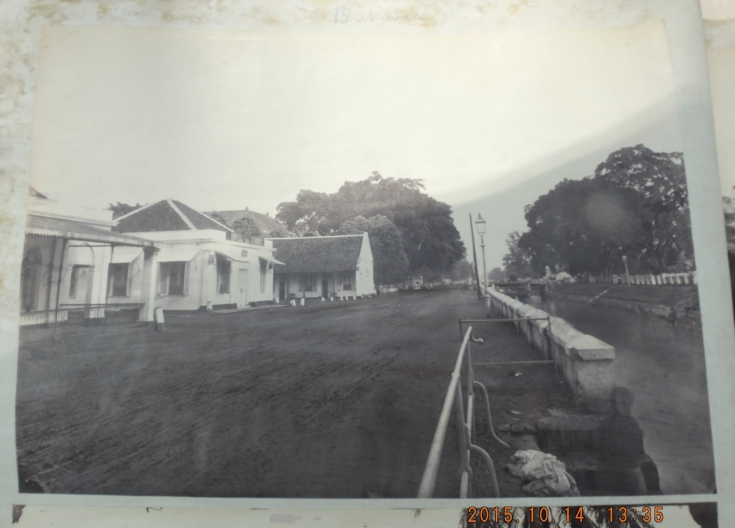 Victorian Album of 100 Albumen Prints of mainly Hong Kong and Java signed by Floyd-Dutton-Miller. - Bild 27 aus 98