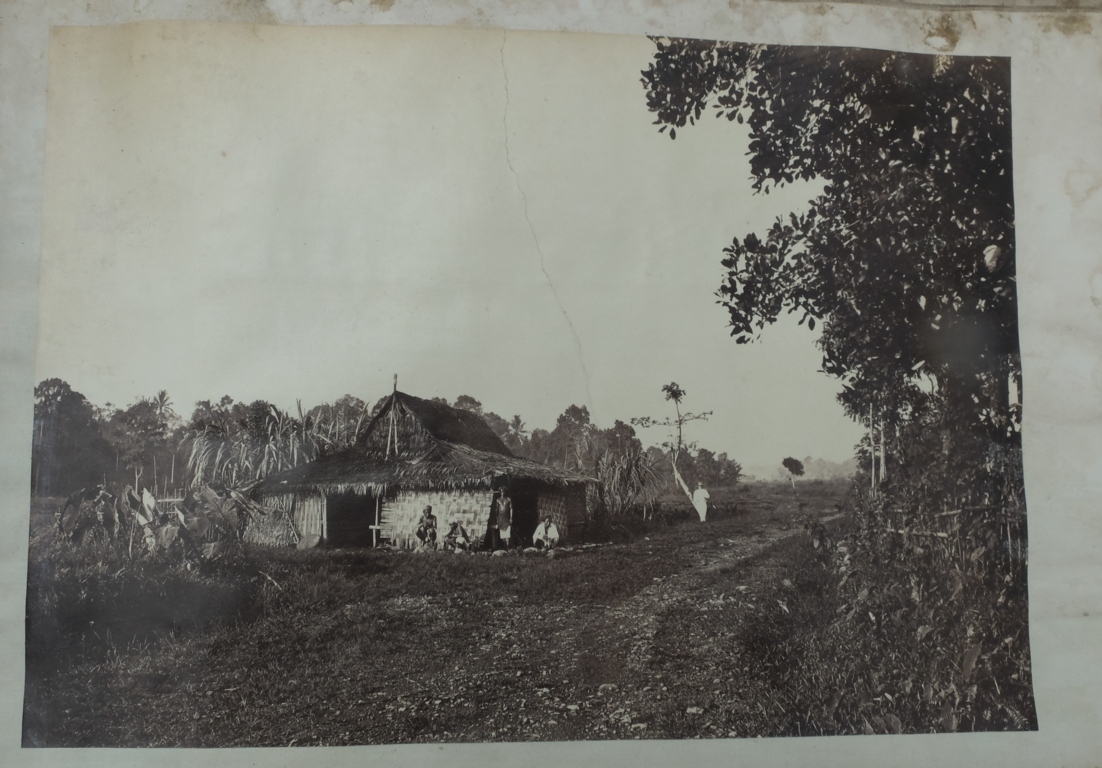 Victorian Album of 100 Albumen Prints of mainly Hong Kong and Java signed by Floyd-Dutton-Miller. - Bild 77 aus 98