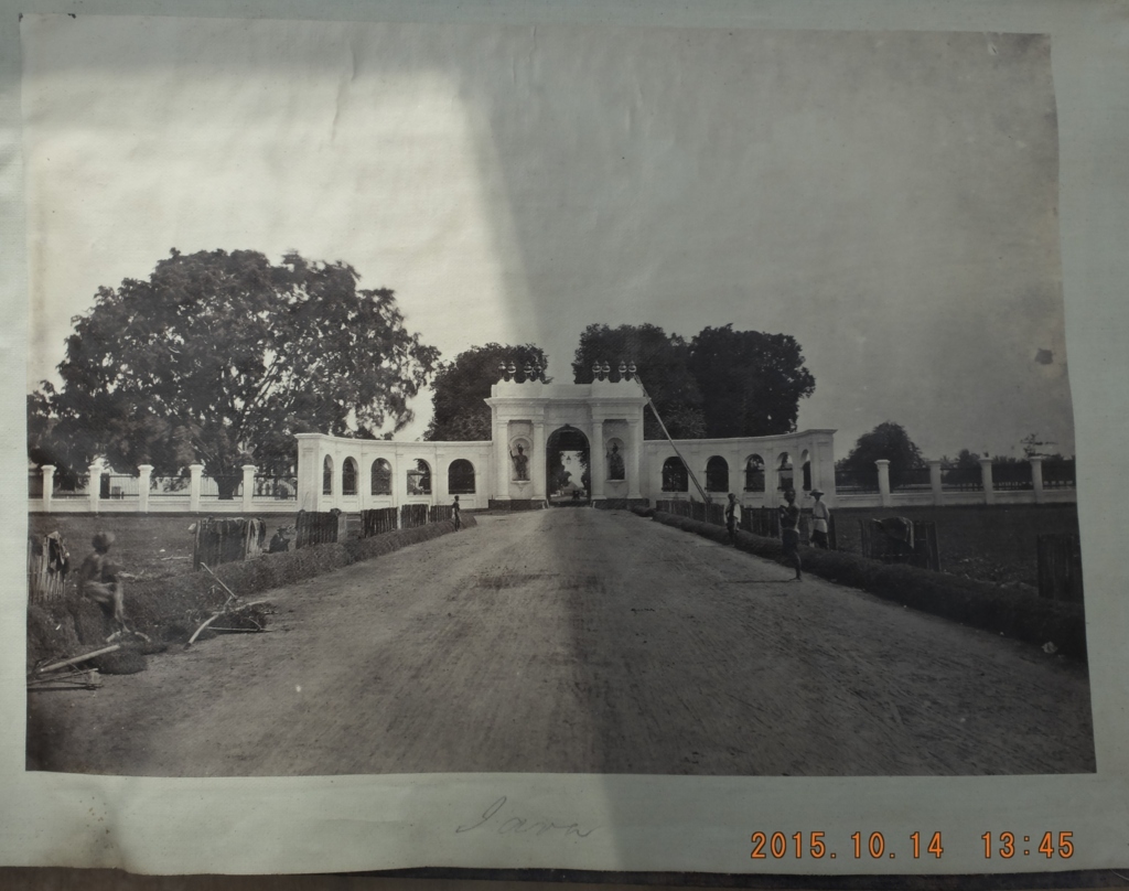 Victorian Album of 100 Albumen Prints of mainly Hong Kong and Java signed by Floyd-Dutton-Miller. - Bild 51 aus 98